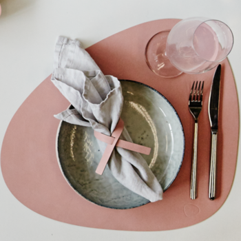 LindDNA_Table_Mat_Double_Curve_L_NUPO_Rose_light_grey_98284_Bohero_1.png