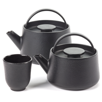 Sergio-Herman-INKU-Tea-pot-Cast-Iron-SERAX-1a.png