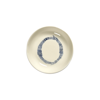 Yotam_Ottolenghi_FEAST_Ivo_Bisignano_B8921002B_White_Swirl_Stripes_Blue_plate_11_SERAX.png