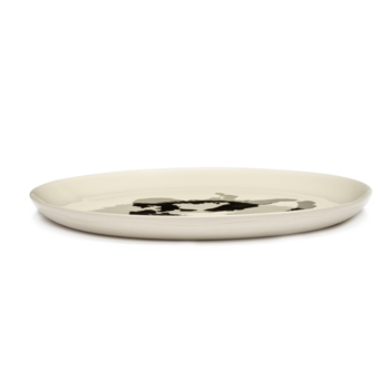 Yotam_Ottolenghi_FEAST_Ivo_Bisignano_B8921006K_White_Pepper_Black_plate_L26_SERAX_.png