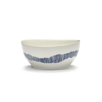 Yotam_Ottolenghi_FEAST_Ivo_Bisignano_B8921009B_White_Swirl_Stripes_Blue_Bowl_16_SERAX.png