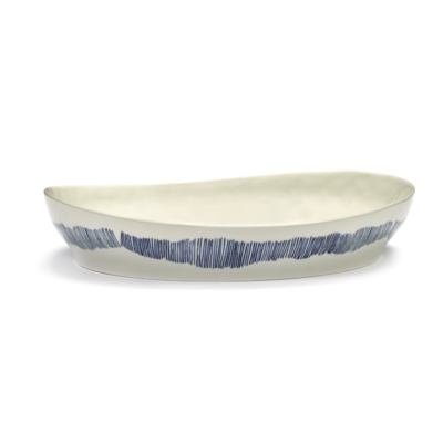 Yotam_Ottolenghi_FEAST_Ivo_Bisignano_B8921013B_White_Swirl_Stripes_Blue_SERVING_plate_30_SERAX_.png