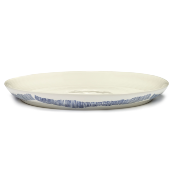 Yotam_Ottolenghi_FEAST_Ivo_Bisignano_B8921016B_White_Swirl_Stripes_Blue_SERVING_plate_35_SERAX_.png