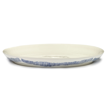 Yotam_Ottolenghi_FEAST_Ivo_Bisignano_B8921016B_White_Swirl_Stripes_Blue_SERVING_plate_35_SERAX_.png