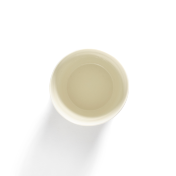 Yotam_Ottolenghi_FEAST_Ivo_Bisignano_B8921019B_White_Swirl_Stripes_Blue_Tea_Cup_SERAX_.png