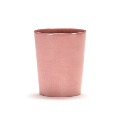 Yotam_Ottolenghi_FEAST_Ivo_Bisignano_B8921019D_Delicious_Pink_Tea_Cup_Serax.png