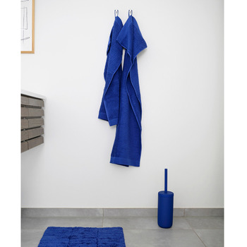 ZONE_DENMARK_LOOP_Indigo_Blue_Towel_Strap_Magnet_Handdoekhouder_Cinturino_Portasciugamani_31998_Italia_1.jpg