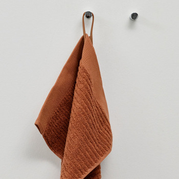 ZONE_DENMARK_LOOP_Terracotta_Towel_Strap_Magnet_Handdoekhouder_Cinturino_Portasciugamani_31997_Italia_1.jpg