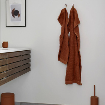 ZONE_DENMARK_LOOP_Terracotta_Towel_Strap_Magnet_Handdoekhouder_Cinturino_Portasciugamani_31997_Italia_1a.jpg