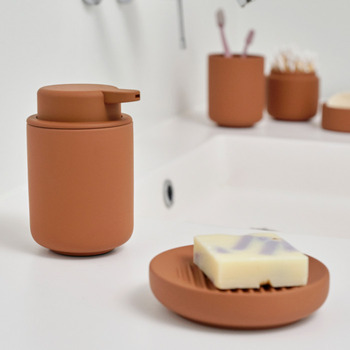 ZONE_DENMARK_UME_Terracotta_Soap_Dispenser_DosaSapone_31543_Italia_1b.jpg