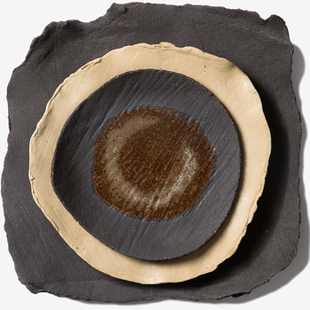 UNIK_ROOS_VAN_DE_VELDE_ODETOTHEEARTH_T1024017_DESSERT_PLATE_EBONY_GOLD_BLACK_.png
