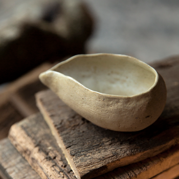 UNIK_ROOS_VAN_DE_VELDE_ODETOTHEEARTH_T1024023_SAUCE_CUP_NECTAR_CREAM_.png