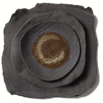UNIK_ROOS_VAN_DE_VELDE_ODETOTHEEARTH_T1024017_DESSERT_PLATE_EBONY_GOLD_BLACK_RB_1.png