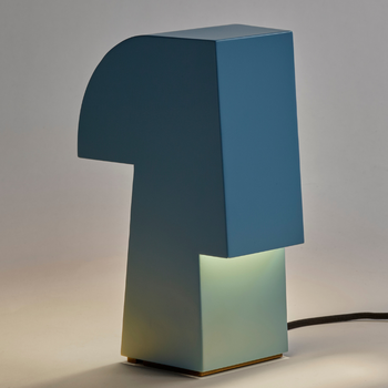 B0426007_600_BobVerhelstNIZOUtablelamplightblue-sf2.png