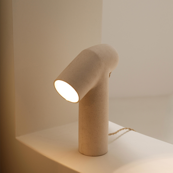B0425104-100_AlexGabriels_MAIAtablelamp-sf2.png
