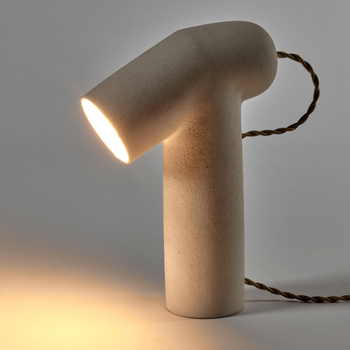 B0425104-100_AlexGabriels_MAIAtablelamp-sf1.png