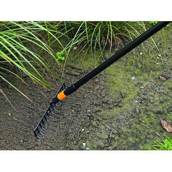 FISKARS_135511_SoilRake14prongs_a.jpg