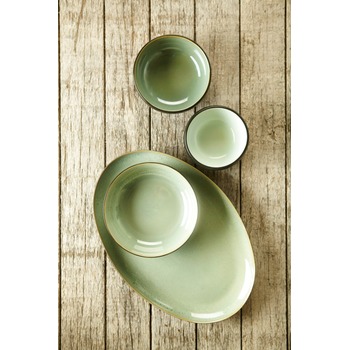 Pascale_Naessens_oval_serving_dish_light_green_B1013060_Bohero_a.jpg