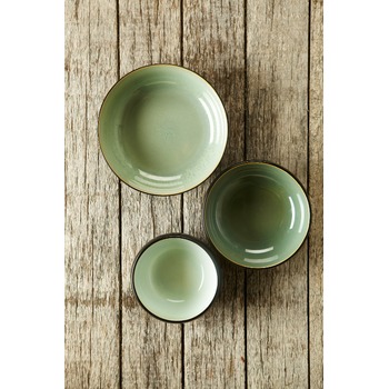 Pascale_Naessens_serving_dish_acqua_green_black_B1013053_Bohero_2.jpg