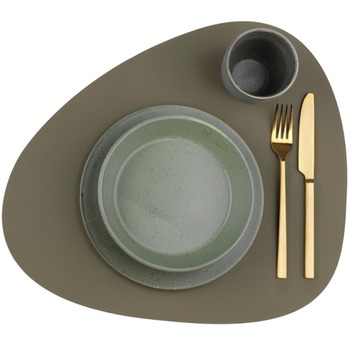 Table_Mat_982472_Nupo_Army_green_LindDNA_44x37cm_Bohero_.jpg